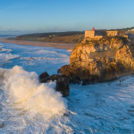 1._Nazaré_Praia_do_Norte_lighthouse_beach_wave